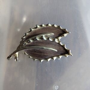 Vintage 1968 Sarah Brown Leaf Brooch